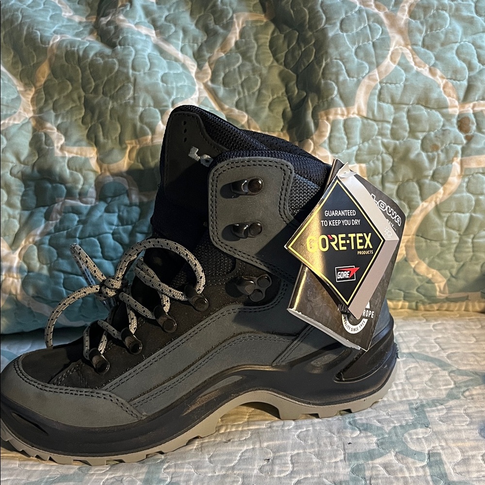 Lowa Women's Black and Gray hiking boots